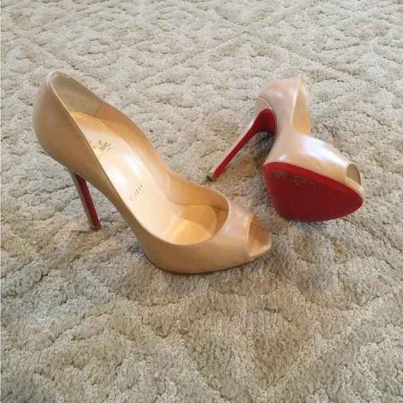 CHRISTIAN LOUBOUTIN Nude Pumps - Picture 2 of 11
